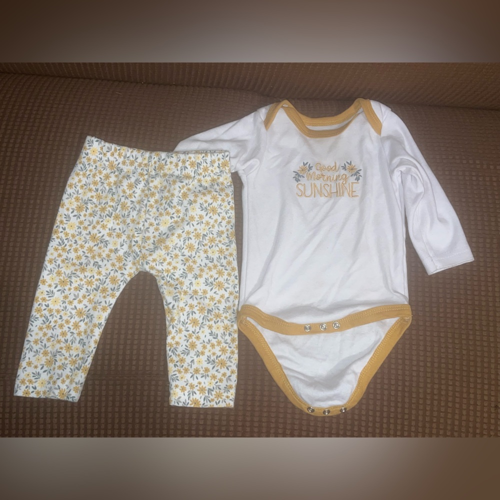 BABY Floral Yellow Trim Bodysuit & Floral Leggings Set 3-6M